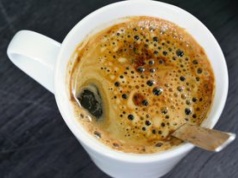 Dodaj do kawy zamiast cukru i mleka. Mózg wskoczy na wyższe obroty, a boczki zaczną znikać