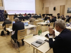 Zamiast na teatr, województwo wyda na zdrowie? Decyzja w rękach radnych