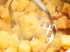 Dwie łyżki przed śniadaniem. Uspokoi jelita, obwód brzucha będzie mniejszy