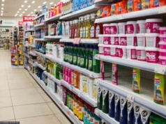 Półki uginają się od jego produktów. Gigant obawia się potężnych strat