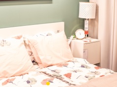 Nigdy nie maluj tak sypialni. Przez ten kolor nie zaśniesz i się pokłócisz