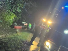 Opel uderzył w ciągnik. Kierował pijany 31-latek. Wiózł ciężarną z promilami