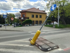 Kierowcy nie oszczędzają znaków drogowych