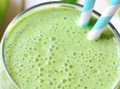 Do śniadania piję ten prosty koktajl. Ma mnóstwo witaminy C i żelaza