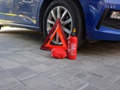 Obowiązkowe wyposażenie aut do zmiany. Nowe przepisy powstaną przed wakacjami