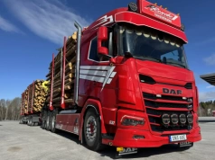 Szwedzki DAF XG do transportu drewna – ośmioosiowa konfiguracja po tuningu