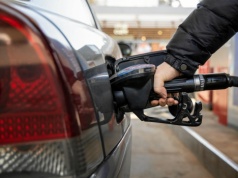 Wojna Trumpa wywołała nowy trend wśród kierowców w USA. Znaleźli sposób na drogie paliwo