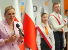 Tyle wolnego przed maturą dawno nie było. Nowacka: "Wykorzystajcie te dni na powtórki"