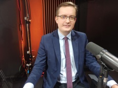 Robert Winnicki o odwołaniu minister Hennig-Kloski. Zaskakujące słowa o Tusku