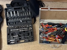 Seria nocnych włamań do aut przerwana. Policja zatrzymała dwóch podejrzanych