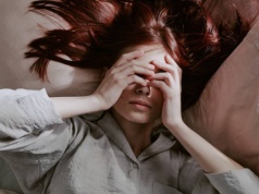 Dlaczego najczęściej budzimy się nad ranem? Ta drobna rzecz ma na to wpływ