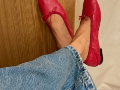 Czerwone mokasyny damskie przejmują trendy - Polki pokochały te od Lasockiego