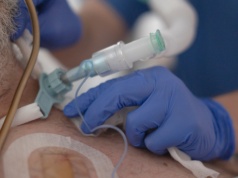 Do Kielc przylecieli nawet Japończycy. W centrum onkologii wszczepiają protezy głosowe