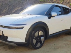 Nowy Hyundai Ioniq 3 bez pakietów wygląda tak. Biały jednak oczyszcza i potrafi dodać uroku