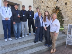 Uczniowie wieluńskiego „Długosza” zaprojektowali innowacyjne rękawice BHP