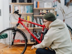 Podstawowy serwis roweru w domu – co warto umieć zrobić samodzielnie?