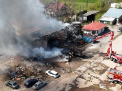 W Słupnie spłonęła hala. Na miejscu kilkanaście zastępów