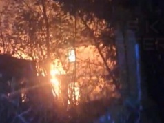 Nocny pożar pustostanu w Wesołej. Jedna osoba zatrzymana