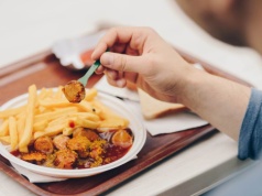 Currywurst i sznycel pod lupą w Niemczech. Nowe prawo wywołało wściekłość restauratorów