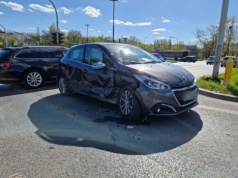 Kolejne zderzenie aut na tym lubelskim skrzyżowaniu. Kierująca Peugeotem popełniła stały błąd