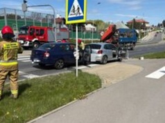 Wypadek na ul. Podkarpackiej w Rzeszowie: 89-latek w szpitalu po kolizji z Volkswagenem