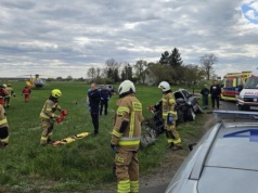 Dramat na drodze wojewódzkiej. Poszkodowanych pięć osób, w tym ciężarna kobieta i dziecko