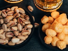 Nie bób, nie soja. Ten białkowy gigant podbija zdrowe przekąski