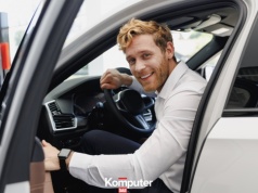 Kierowcy uwielbiają ten tablet samochodowy! Ma funkcję wideorejestratora i kamerę cofania