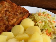 To najlepsza surówka do schabowego. Oklepany colesław może się przy niej schować