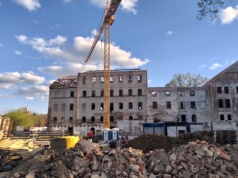 Postępują prace przy modernizacji zabytkowego młyna nad Wątokiem w Tarnowie