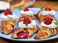 Domowe rogaliki, które zachwycają od pierwszego kęsa. Zrobisz je w chwilę