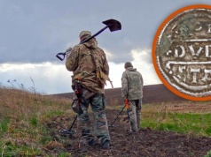 Rzadkie odkrycie na polu. Detektoryści znaleźli monety z IX wieku