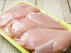 Jak długo można przechowywać kurczaka w lodówce? Wielu nie ma pojęcia