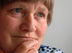 Człowiek zredukowany do metryki. Czym jest ageizm?