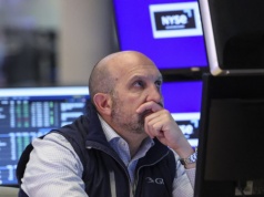 Rynki pogodzone z drogą ropą. "Pozostanie z nami na dłużej"