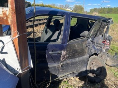 Mieszkaniec powiatu cieszyńskiego ukradł samochód, po czym utknął na torowisku | WIDEO