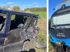 Ukradł samochód i porzucił go na torach. W auto wjechał pociąg