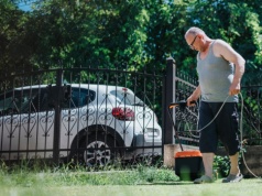 Czy można dostać mandat za koszenie trawy? Prawo mówi jasno