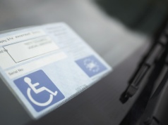 Karta parkingowa bez wizyty w urzędzie. Ten obowiązek ma wreszcie zniknąć