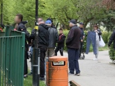 Uderzył jednego z mieszkańców osiedla, rzucili się na niego świadkowie. 18-latek trafił od razu do celi