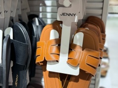 Wyglądają jak Hermes, a to klapki polskiej marki z CCC za 69 zł. Wygodne nawet w upały