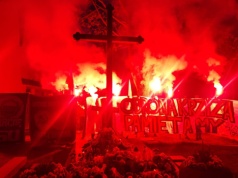 Wieczór pamięci w Nowej Hucie. Pod krzyżem zgromadzili się mieszkańcy