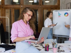 Jakość zamiast chaosu. Polskie AI robi porządek