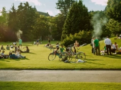 Majówka 2026 bez wyjazdów? Polacy zmieniają plany