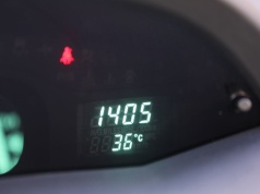 Najszybszy sposób na upał w aucie? Ten trik "wyrzuca" gorące powietrze z kabiny