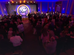 Cała sala biła brawo. Tak zareagowali na to, co wydarzyło się w Polsce