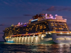 Członek załogi statku wycieczkowego Norwegian Breakaway wypadł za burtę