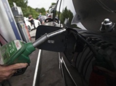 Paliwa z niższym VAT-em i akcyzą dłużej. Jest nowa data