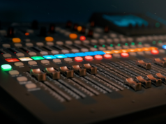 AI zalewa serwisy streamingowe. Apple Music ujawnia skalę problemu