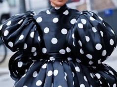 Groszki zdominowały wiosenno-letnią modę. Jak stylizować ten najgorętszy wzór roku?